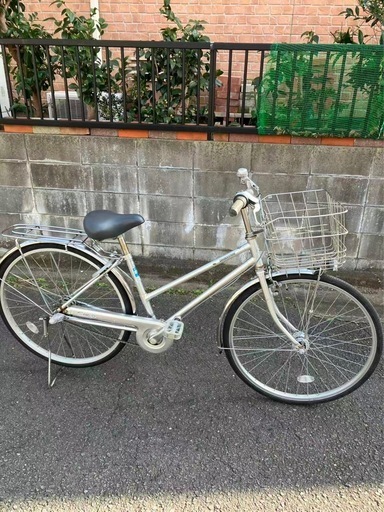 26インチ、オートライト、3段変速機付き自転車です。