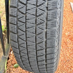 235／60R18 
スタッドレスタイヤ　アルミホイールの画像