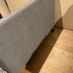 【1月末引取】ニトリ 2人掛けソファ グレー 肘なし（コンパクト・脚付）の画像