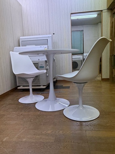 ☆組立済未使用品☆ 可愛いテーブルセット!! チューリップテーブル&チューリップチェア×2 カフェテーブル 2人掛け ダイニング  P