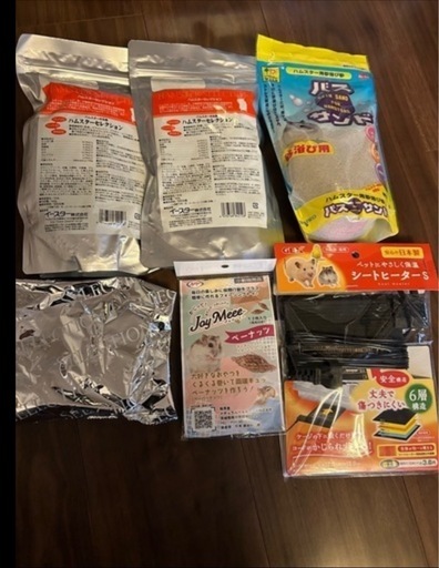 ハムスターケージ
　飼育キット一式　ヒーター　えさ　　
