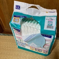 大人用オムツ　開封済み
の画像
