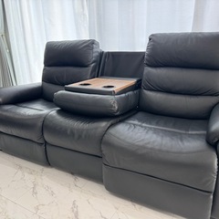 ニトリ3人がけ電動リクライニングソファの画像