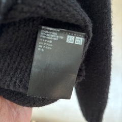 ユニクロブラックセーターの画像