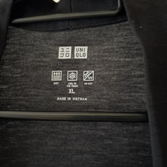 UVカットユニクロカーディガン黒の画像