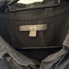 ユニクロネルシャツグレーメンズの画像