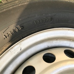 軽トラバンタイヤ145/12/6PRホイール付きの画像