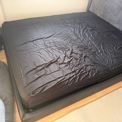 クイーンベッドフレーム欧風の画像