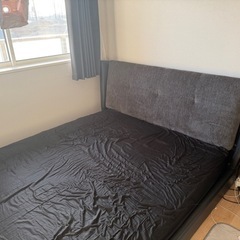 クイーンベッドフレーム欧風の画像