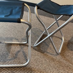 キャンプ用　折り畳みテーブルと椅子の画像