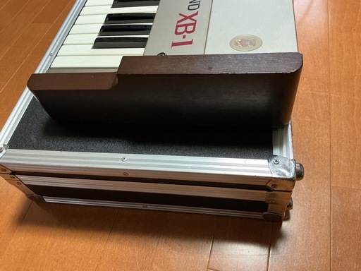 キーボード、ハモンドオルガンＸＢ-1純正ハードケース付き 及びLaneyキーボードアンプ。最終お値下げ❗️
