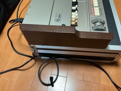 キーボード、ハモンドオルガンＸＢ-1純正ハードケース付き 及びLaneyキーボードアンプ。最終お値下げ❗️
