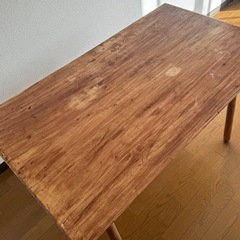 【無料】木製ダイニングテーブル（天然木・棚付き）※現状渡し／引き取り限定の画像