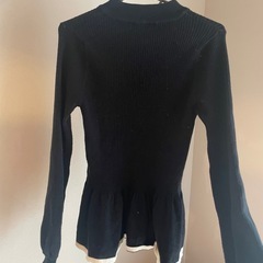 ペプラム黒ニットの画像