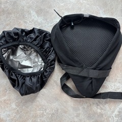 サドルクッションとカバー、幼児用ヘルメットの画像