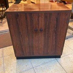 ダークブラウン 木製キャビネット