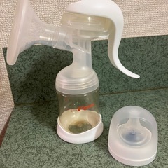 搾乳器や哺乳瓶、除菌セットなどの画像