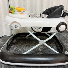 おもちゃ付き歩行器の画像
