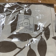 エプロンとカフェカーテンの画像
