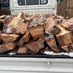 一旦停止ナラ薪未乾燥、軽トラ1台半1万円の画像