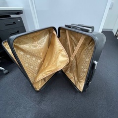 【値下げ】黒色スーツケース（機内持ち込みサイズ）の画像