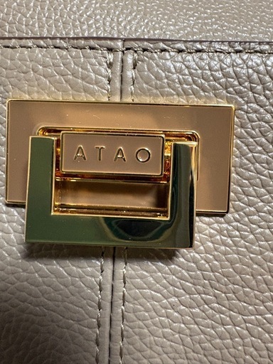 Ataoグレーのレザー製ショルダーバッグ、