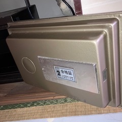 ３０年くらい前の金庫　無料の画像