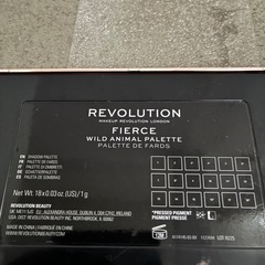 アイシャドウパレットREVOLUTIONの画像