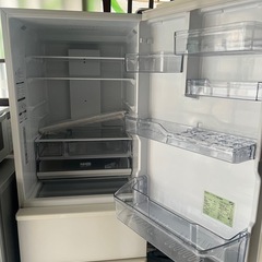 美品✨　大型冷蔵庫4ドア　23年式の画像