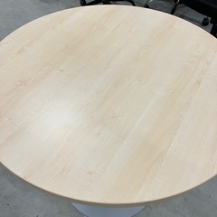 【来店歓迎 】【OF-104】美品 ナチュラル カフェテーブル 丸テーブル ダイニング バッグ掛け 休憩室/カフェ/民泊/軽食/オフィス/商談　検)事務机 オフィス 事務用品 チェア 会議 椅子 ロッカー ミーティングテーブル 応接ソファ 店舗 事務所 什器 書庫 本棚 ラック デスク スチール 美品多数 格安 【中古オフィス家具】の画像