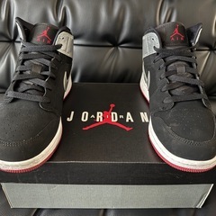 【美品・付属品完備】NIKE AIR JORDAN 1 MIDブラック×シルバーの画像