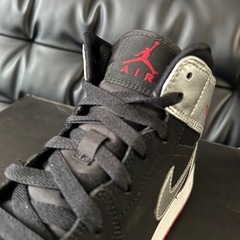 【美品・付属品完備】NIKE AIR JORDAN 1 MIDブラック×シルバーの画像
