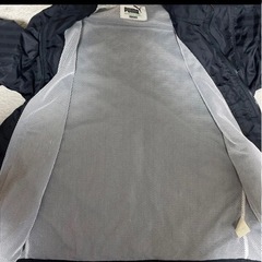 PUMAウィンドブレーカーの画像