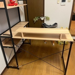 モニター付きデスクの画像