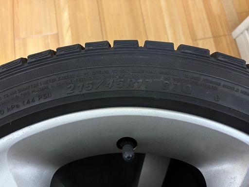 【取引者決定】古いスタッドレスタイヤ　215/45R17 レガシィなど