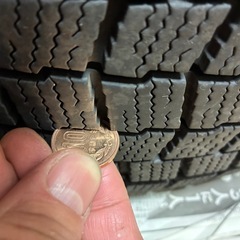 【取引者決定】古いスタッドレスタイヤ　215/45R17 レガシィなどの画像