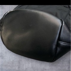 GU×UNDERCOVER ブラックショルダーバッグの画像