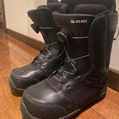 ZUMAのスノーボード138cmとブーツ24.0cmのセット　使用頻度少の画像