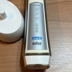 Braun製の電動歯ブラシ 4つのモード 動作確認品 新品替えブラシ1本の画像