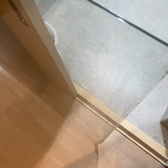 2.5mm厚　ガラス板　100cm強角⚠️角に割れあり⚠️　割れを除いて100cm角が取れる大きさ　　ステンドグラスなどのガラス細工や、1度ガラスパンチ🪟🤛やってみたかった！という方などにの画像