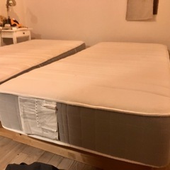 ベッドフレーム、マットレス　2個セット 2026年1月末までに引き取れる方の画像