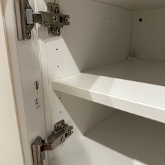 収納家具(上の透明ガラス扉付きの棚のみ)の画像