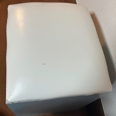 【タダ】【収納可能】イス(小)上が取り外せますの画像