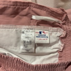 MLBピンクのカーゴパンツ の画像