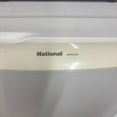 冷蔵庫とシェルフのセットの画像