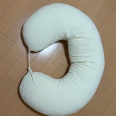 ③【他の商品を購入される場合、無料でお渡し可能】 授乳クッションとベッドガードの画像