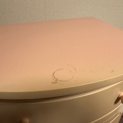 ピンクのタンス　チェストの画像