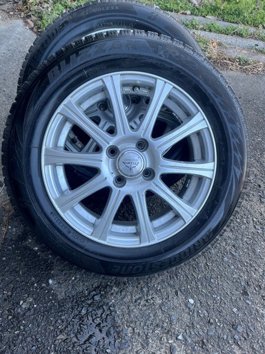 今週末積雪するかもです‼️175/65R15スタッドレスタイヤホイール付特価
