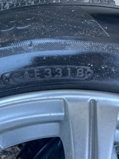 今週末積雪するかもです‼️175/65R15スタッドレスタイヤホイール付特価
