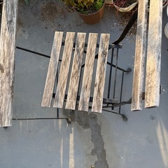 ガーデンデスク べランピング　机　椅子2脚セット　木製の画像